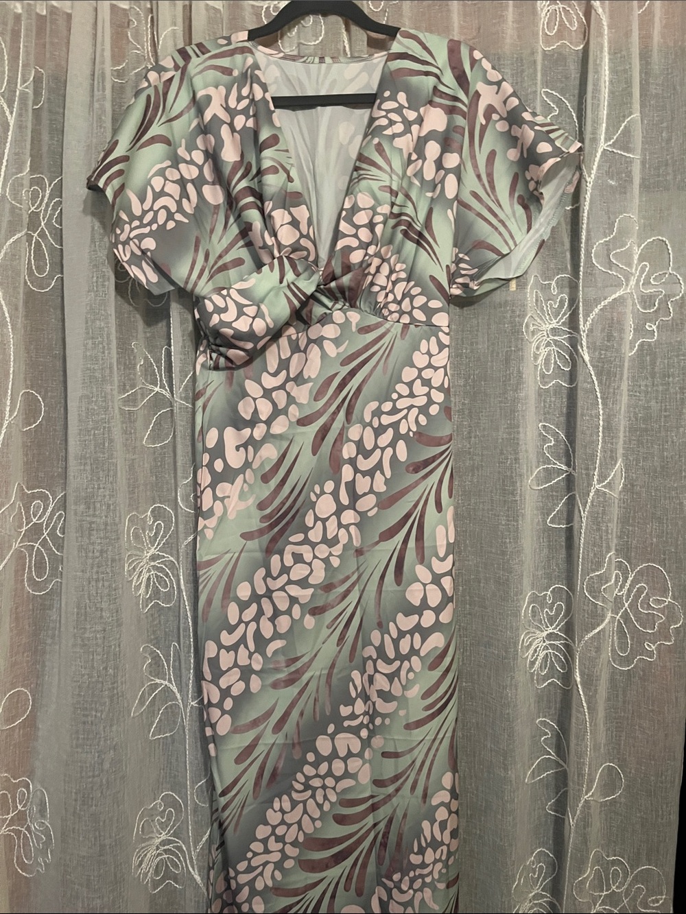 Lightweight attractive maxi dress for any occasion. Flattering. Green and pink M